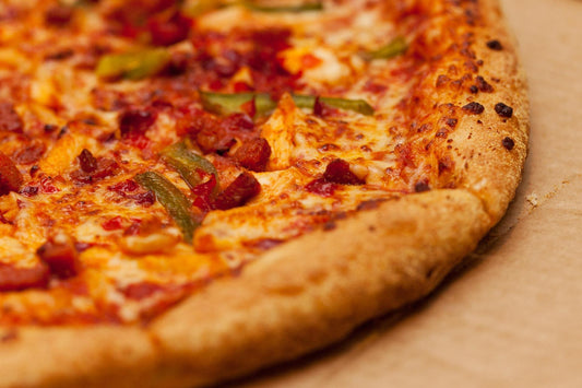 157. Tomat, ost, kødsauce, pepperoni, løg, champignon, jalapenos, tacosauce